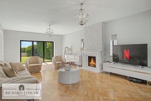 Lounge- click for photo gallery